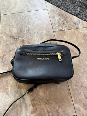 Michael Kors Jet Set Large Saffiano Leather Crossbody Bag Black